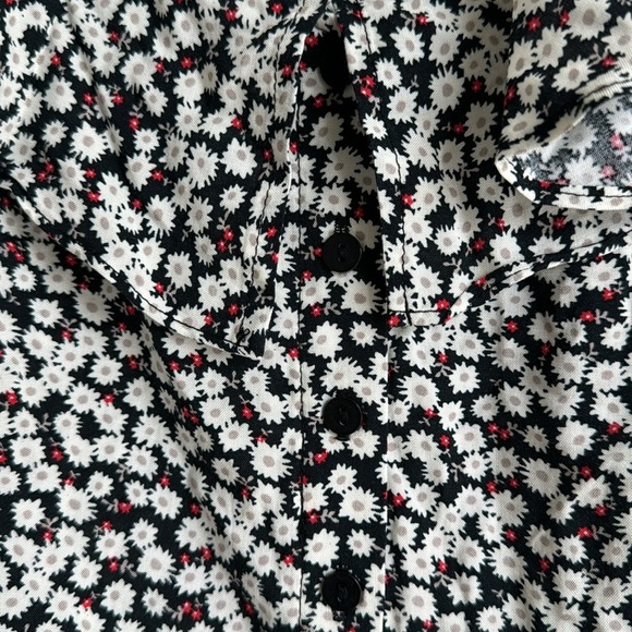 Button floral top. - Picture 5 of 5